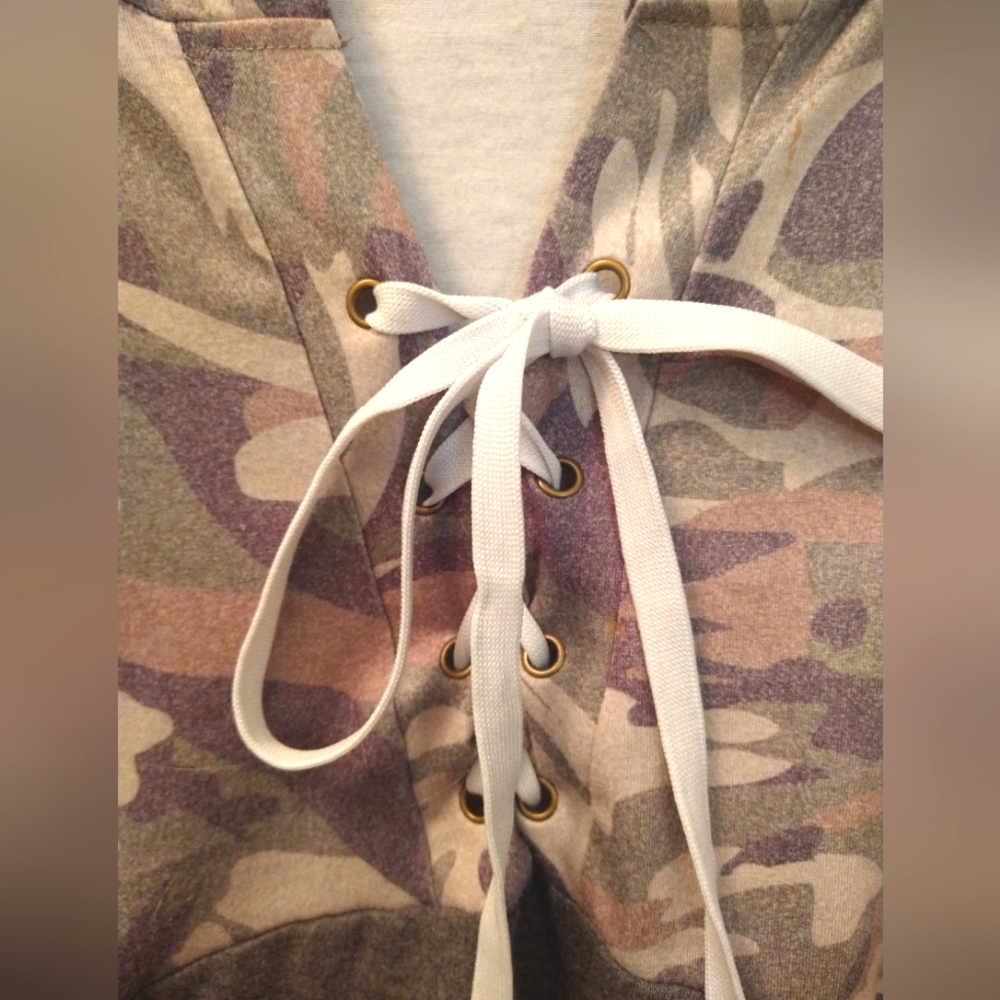 Women's Plus size Gray/Camo Lace Up Hooded Pullover Shirt size XXL mc - Picture 2 of 5